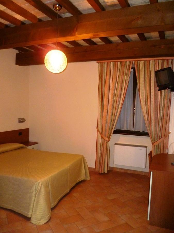 Hotel Santa Chiara SantʼAngelo in Vado Extérieur photo