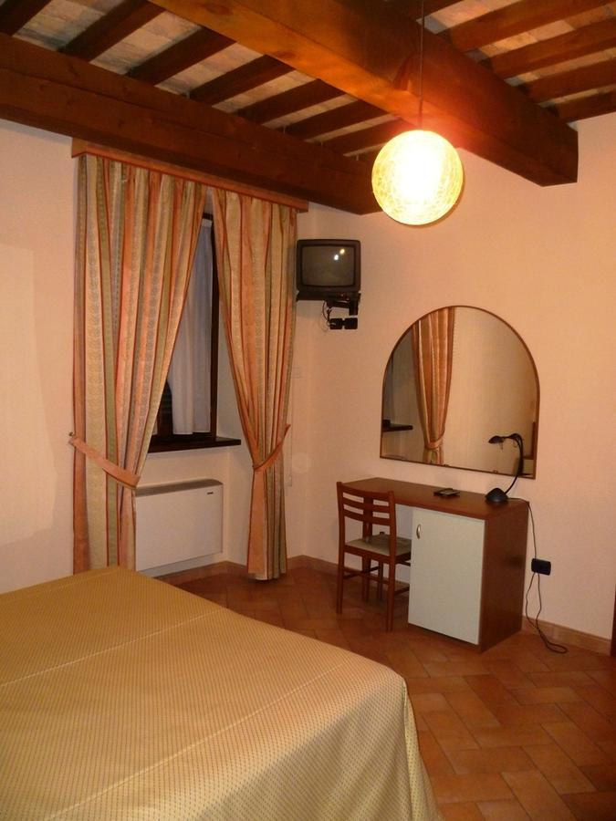 Hotel Santa Chiara SantʼAngelo in Vado Extérieur photo